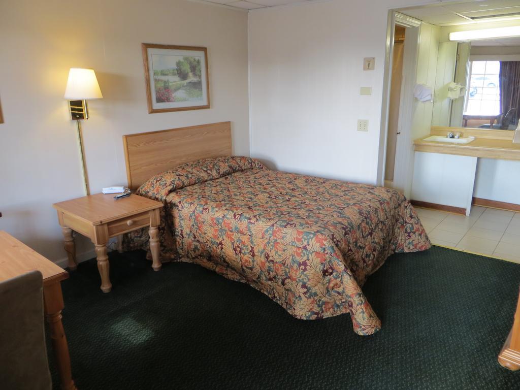 Pine Crest Motor Lodge Holly Springs Екстериор снимка