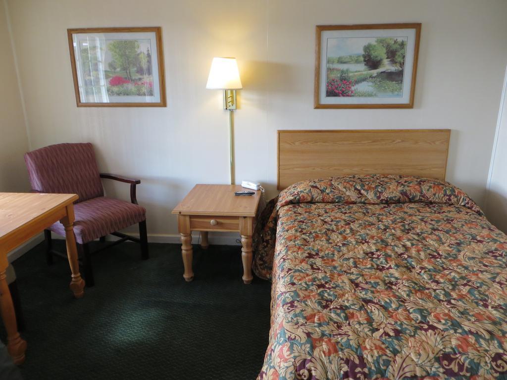 Pine Crest Motor Lodge Holly Springs Стая снимка